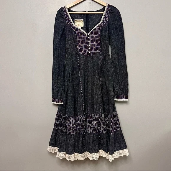 VTG 70s Gunne Sax Prairie Dress Dark Floral Print W/ Lace & Square Bodice XS - Picture 1 of 16